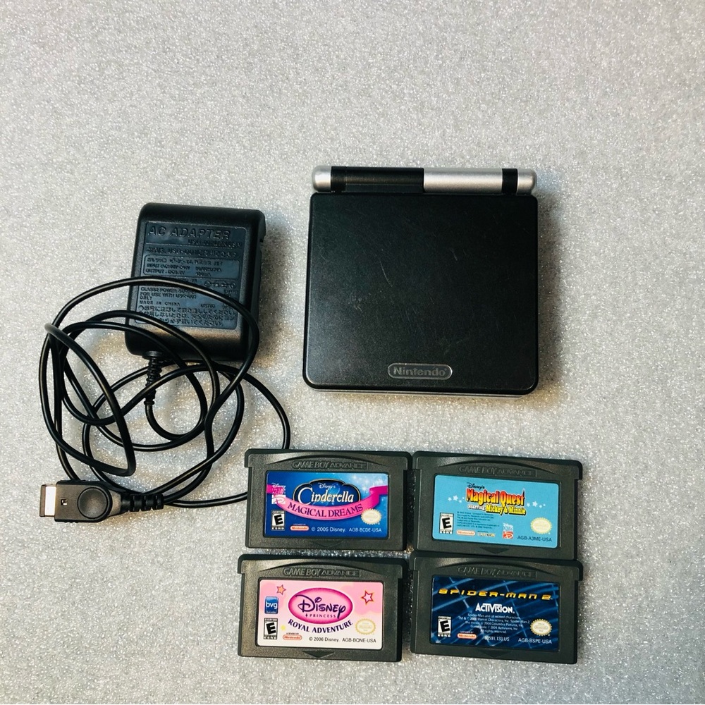 Nintendo Gameboy Advance SP Limited Edition Platinum & Onyx AGS-001 W/ 4 Games